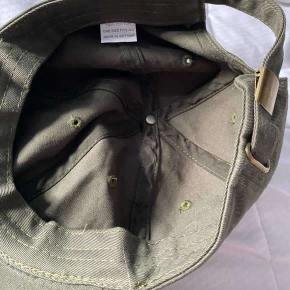 Women’s Green Hat with Silver Chains 🧢 - Picture 8 of 15